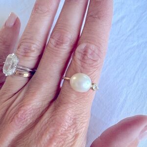 Modern pearl + diamond ring in yellow gold - size 5.5